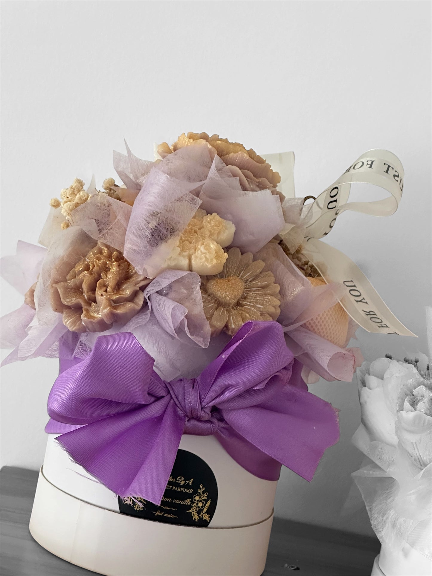 Bouquet de fondants parfumés violet clair et blanc